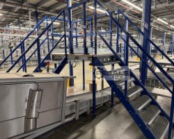 Maschine:   Übergang/ Treppe