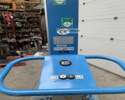 Maschine: HANDY 1250E Hubtisch