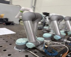 Maschine: UNIVERSAL UR5 Industrieroboter