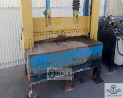 Maschine:   Hydraulische Schere (Guillotine)
