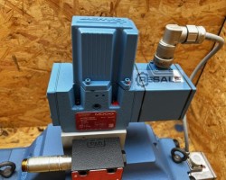 Maschine: MOOG D665-5703 + D661-5623C Servoventil-Einheit