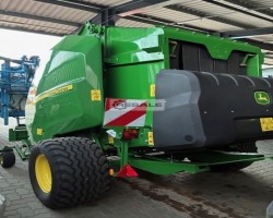 Maschine: JOHN DEERE V461M Rundballenpresse