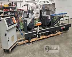 Maschine: ELUMATEC DG 244 Doppelgehrungssägen