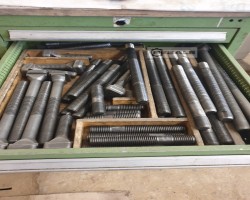 Maschine:   Equipment Wagen für fräshmaschine mit Zubehör