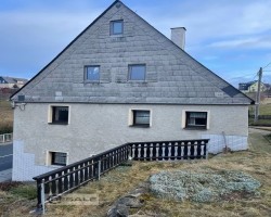 Maschine:   Gepflegtes Einfamilienhaus mit Garten  und  Stellplätz