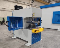 Maschine: DURENDUS C-Presse – 15 T – 300 × 300 mm Einständerpressen