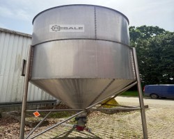 Maschine:   Aluminium-Silo (mit Edelstahl-Fußgestell)