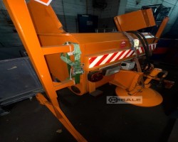 Maschine:   Salzstreuer (Anbaugerät für Oldtimer-Unimog)