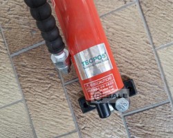 Maschine: TECPOS ESP-08 Hydraulik-Handpumpe 700 Bar, 800cc
