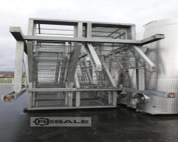 Maschine:   Podesttreppe 8,1 m verzinkt mit Gitterroste