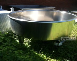 Maschine: U 500 Liter Vorlauf- Edelstahlbehälter