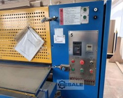 Maschine:  FQJ-1800 Wabenplatten Schneidemaschine