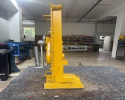 Maschine: ROBEL 46.50 Gleishebewinde / Zahnstangenwinde 10t