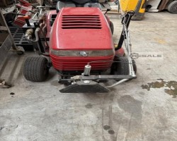 Maschine: DIVERSE u Aufsitzrasenmäher Toro mit Kehrmaschine