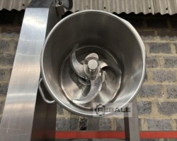 Maschine: ROBOT COUPE R30 Vertikaler Schneidermischer