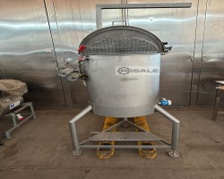 Maschine:  250Liter Edelstahlbehälter