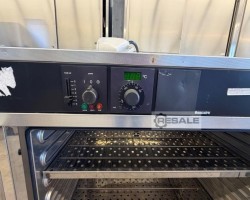 Maschine: MEMMERT UM Trockenschrank