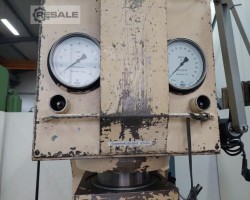 Maschine: GRIMM PYE 100 Einständerpressen
