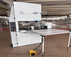 Maschine: CENTAURO R800 + RVP-210 Trennbandsägen