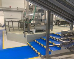 Maschine: GLASS AND PET BOTTLE FILL DMUK Flaschenabfüllanlagen