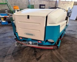 Maschine: TENNANT 7300 Aufsitz-Scheuersaugmaschine, Bodenkehrmaschine