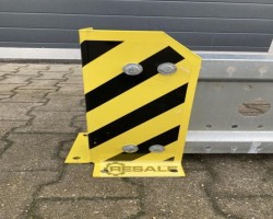 Maschine:  2500 mm Anfahrschutzleitplanke