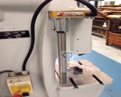 Maschine: RIJVA 502/1 Blechschneidpressen