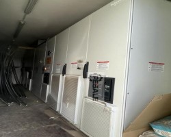 Maschine: SCHNEIDER 4x 680KVA Solar Trafostation Wechselrichter