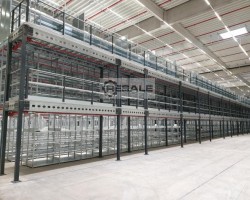 Maschine:  ca. 10 x 20 m, UK, 3,0m Systembühne