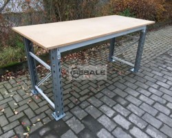 Maschine:   Packtisch