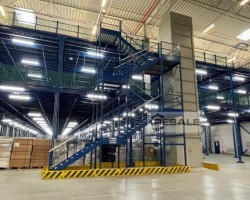 Maschine:  7000 m² Lagerbühne