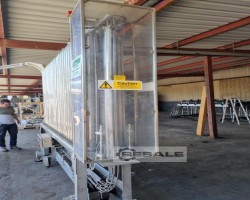 Maschine: KAHL + SCHLICHTERLE Airclean 6000 Rotierender Flaschentisch vor dem Flaschenreiniger