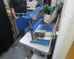 Maschine:   BLOCKLEIMPRESSE