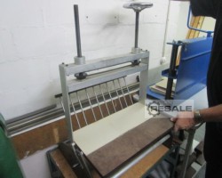 Maschine:   BLOCKLEIMPRESSE