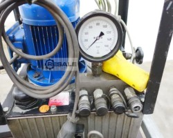 Maschine: AS TECH  einstufige Schraubspannvorrichtung