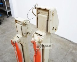 Maschine: ATLAS 074583 hydraulische Kranabstützungen