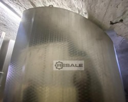 Maschine:   Rechteckige Edelstahltanks à  5’700l