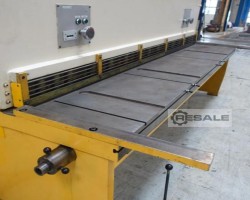 Maschine: DONEWELL 3000 x 10 mm Tafelscheren