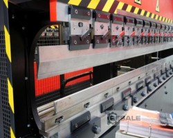 Maschine: AMADA HFBO 100/3  3100 x 100 to CNC Abkantpressen