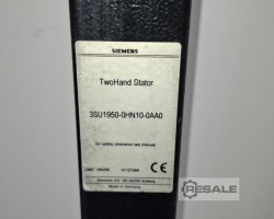 Maschine: SIEMENS 3SU1853-3AA00-0AA1+ 3SU1950…, Zweihand Bedienkonsole + Stativ,