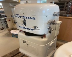 Maschine: FORTUNA Automat size 3 Brötchenpressen