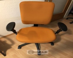 Maschine: BüRO TECHNIK  FRANKFURT Chairs on 5 castors Büromöbel