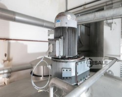 Maschine:  40.000 l  Edelstahltanks
