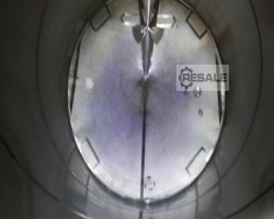 Maschine:  30.000 l  Edelstahltanks