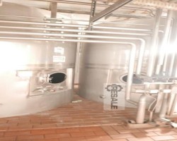 Maschine:  16.000 l Edelstahltanks  V2A