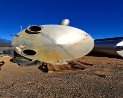 Maschine:  20.000 l. Edelstahltanks und Behälter