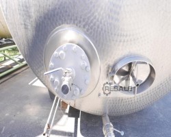 Maschine:  31.000 Liter Lagertank auf 8 Füßen liegend aus V2A