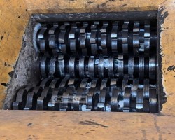 Maschine: UNTHA RS30 Gummischneidemaschinen