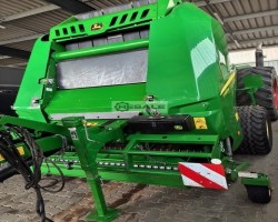 Maschine: JOHN DEERE V461M Rundballenpresse