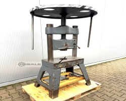 Maschine:  25to Handspindelpresse